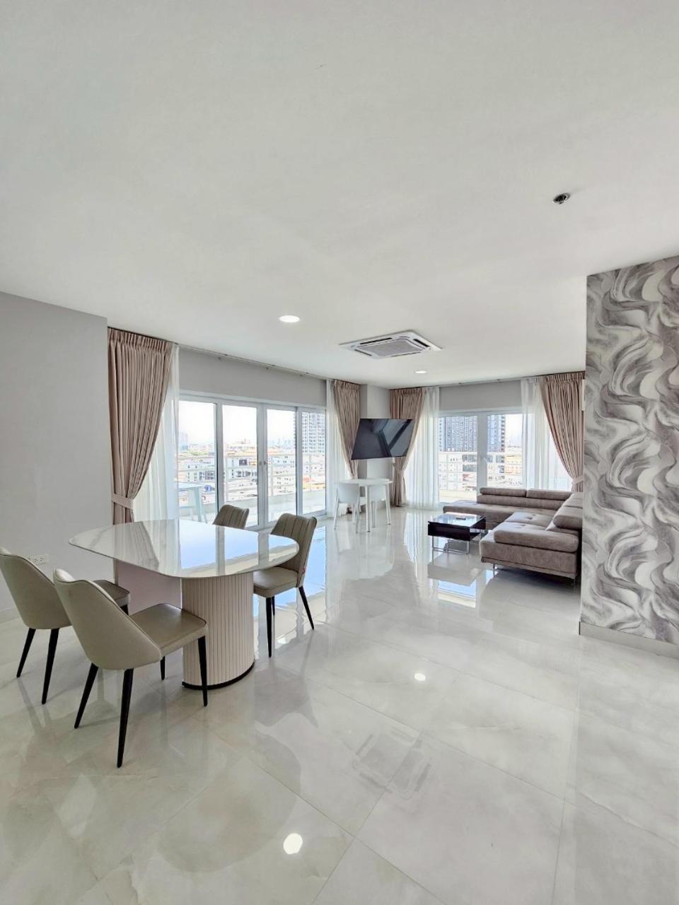 View Talay6 By Blue Ocean Suite Pattaya Exterior photo