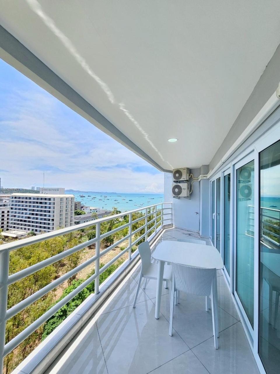 View Talay6 By Blue Ocean Suite Pattaya Exterior photo