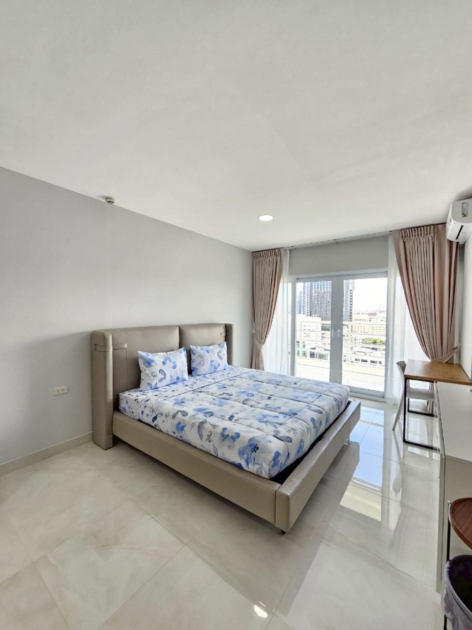 View Talay6 By Blue Ocean Suite Pattaya Exterior photo